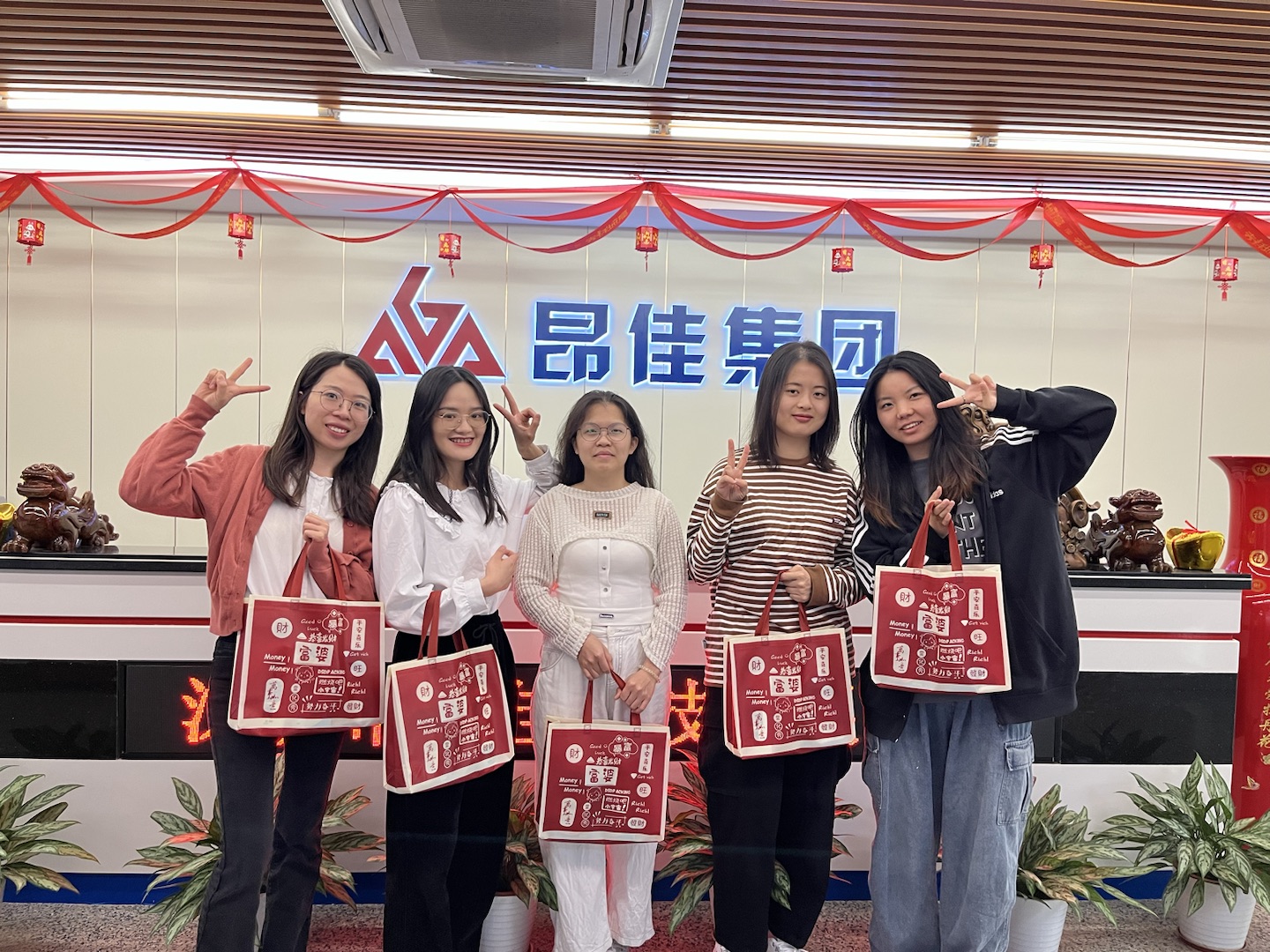 k8凯发科技妇女节礼物